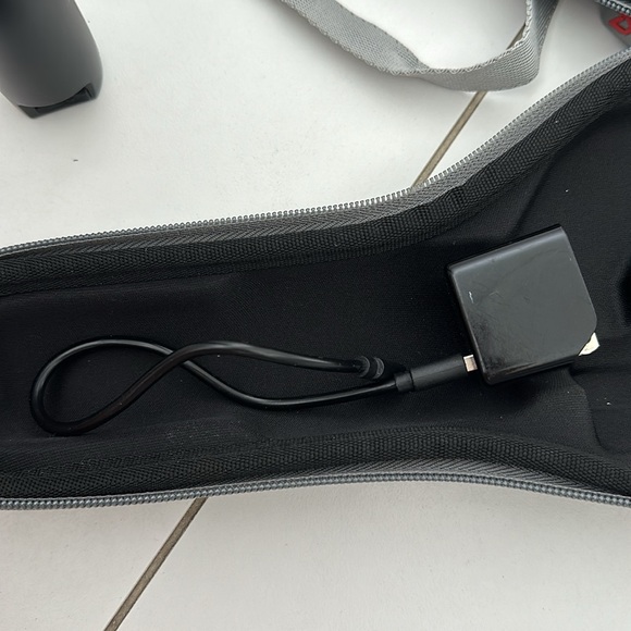 Zhiyun Smooth Gyroscopic Phone Crane in hard shell case with charger included - Picture 9 of 10